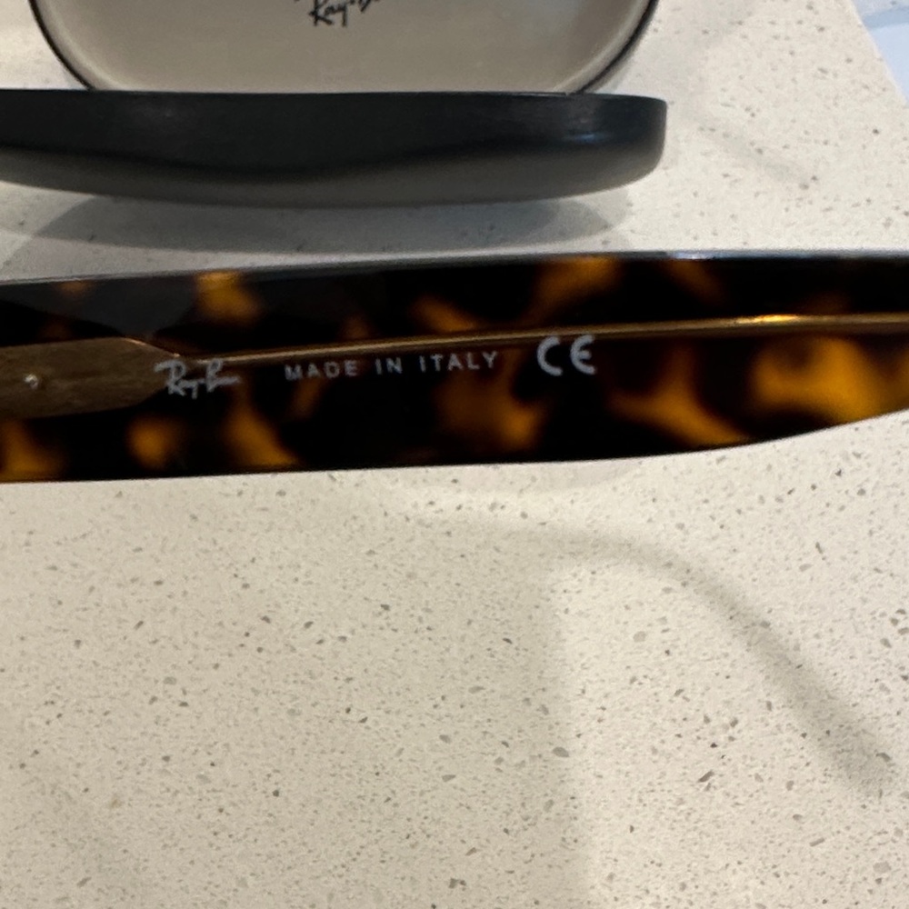 Ray-Ban Classic Sunglasses- brown tortoise shell frame - Picture 5 of 5